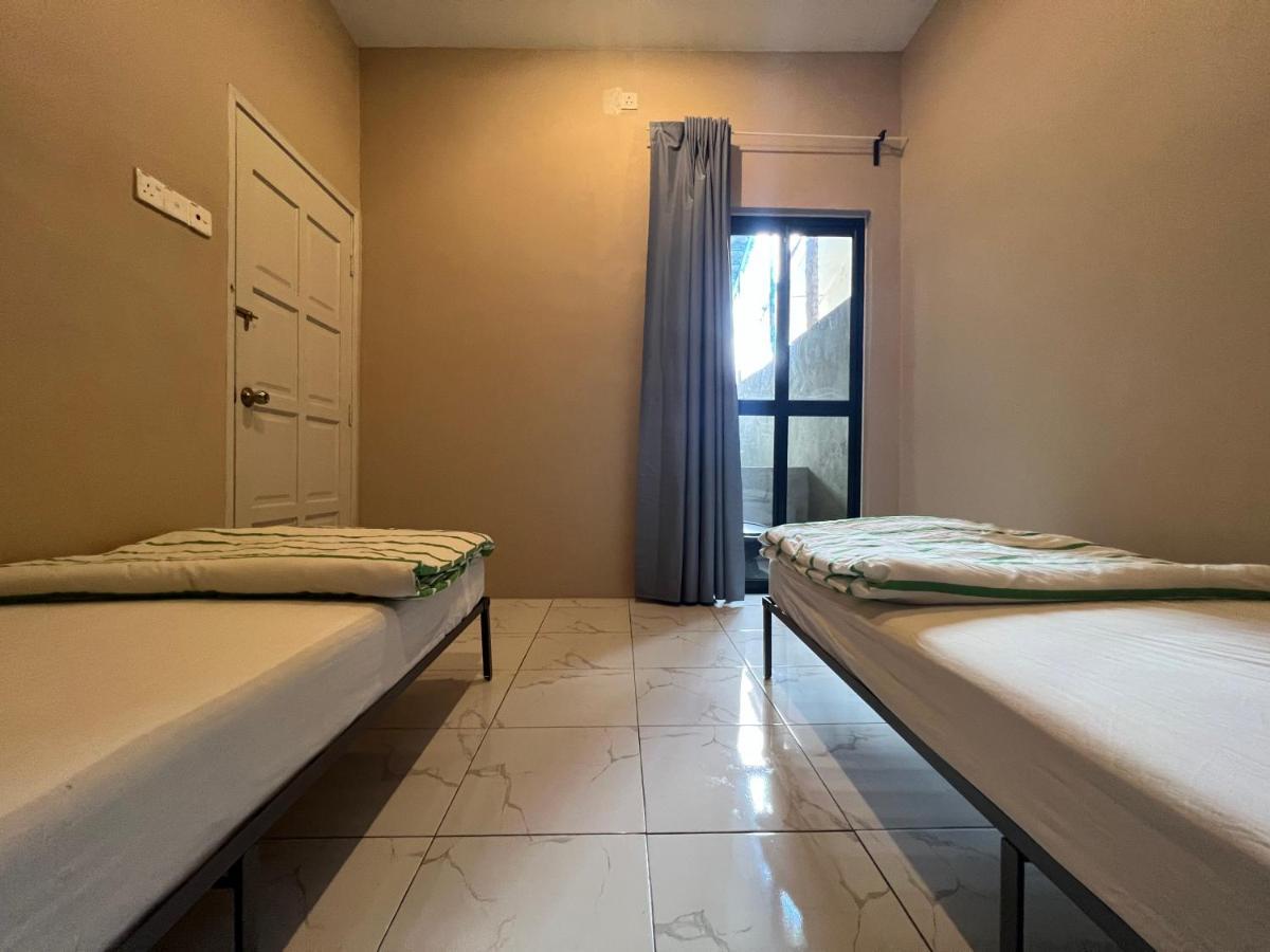 Theatbas Homestay 17 In Seri Iskandar Perak 3 Bedroom Bota Exterior foto